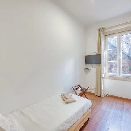 Em Com 5 Quartos E Patio - Ate 10 Lägenhet Sintra