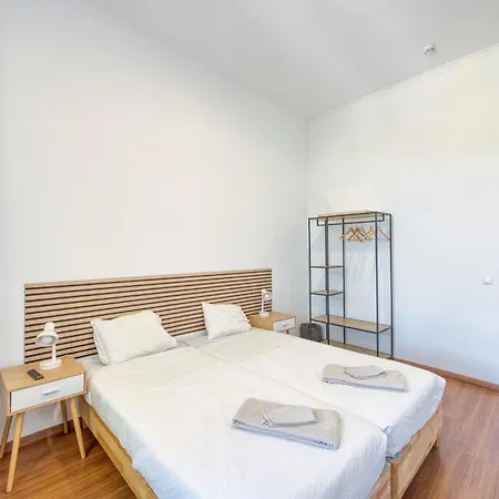 Em Com 5 Quartos E Patio - Ate 10